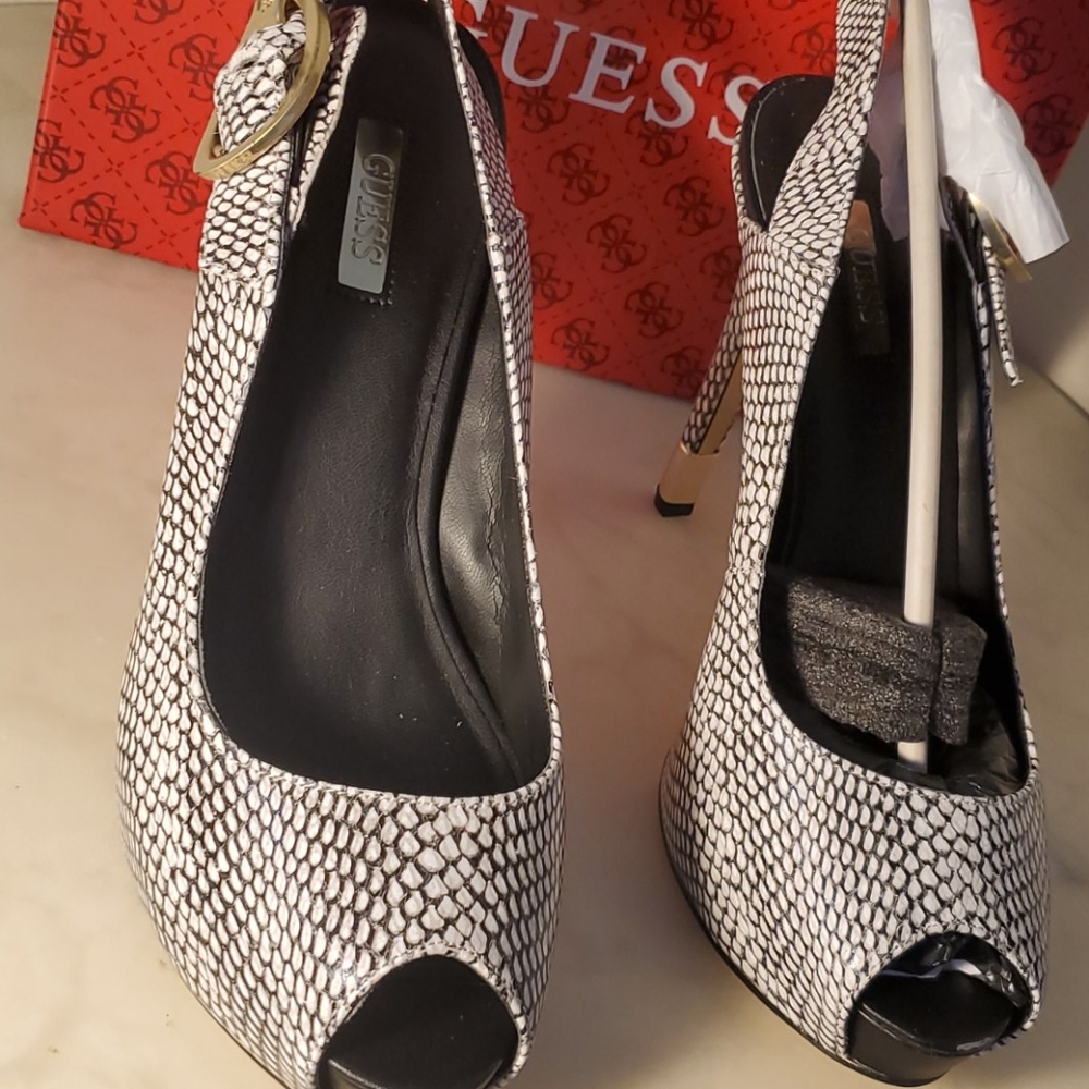 Guess Heels - Picture 2 of 5